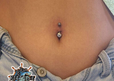 navel piercing